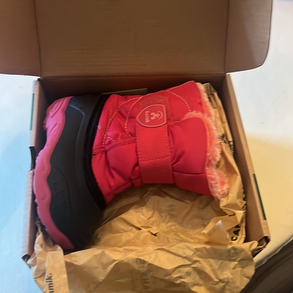 Brand new- Kamik Snowbug 2 (Rose color) Snow boots. - Picture 2 of 5